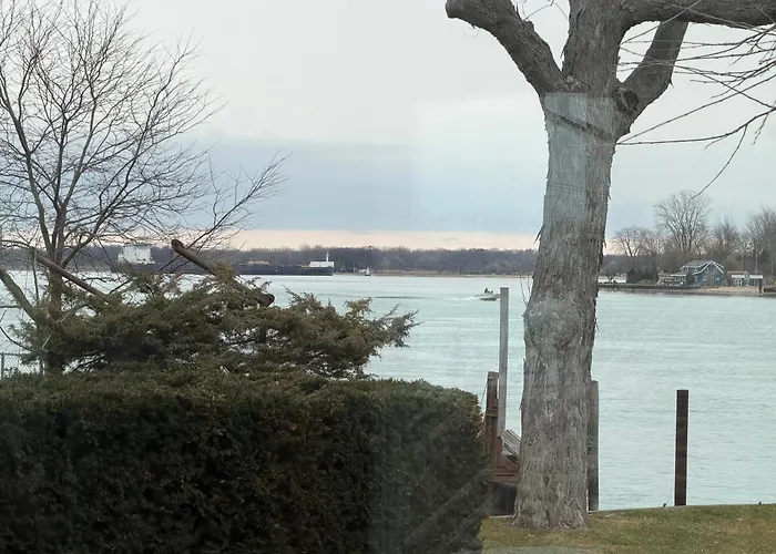 Lakefront Paradise With Fishing - Swimming - 4 Car Max Parking